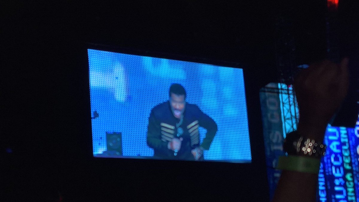 @damekellyholmes #Hello ur missing this #LionelRichie