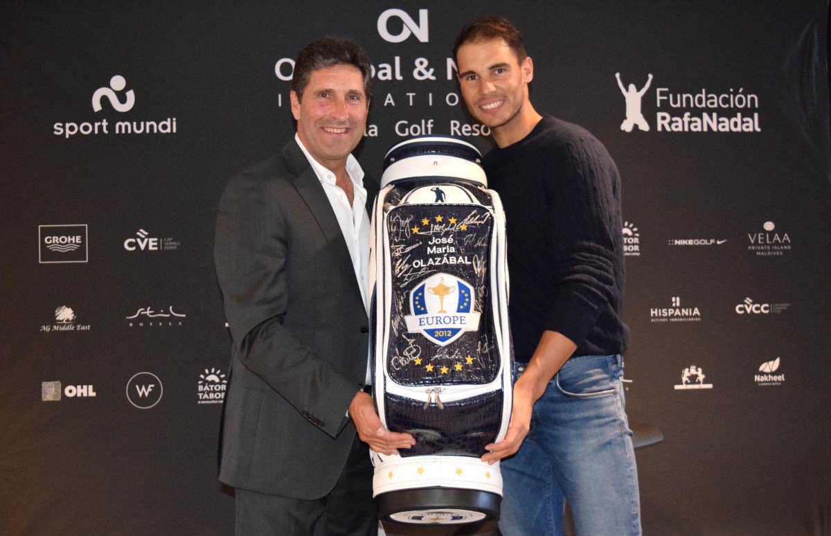 NoticiasgolfESP's tweet photo. La joya que ha donado Chema Olazabal al museo de Rafa Nadal #ON2016 https://t.co/ZikiyDUi25
