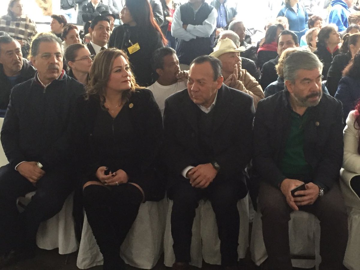 Jesus_ZambranoG's tweet photo. Acompañé a la diputada del @PRDMexico, @ElizabethMateos en su Primer Informe de Actividades Legislativas por #Iztacalco https://t.co/eD3Pu0NI62