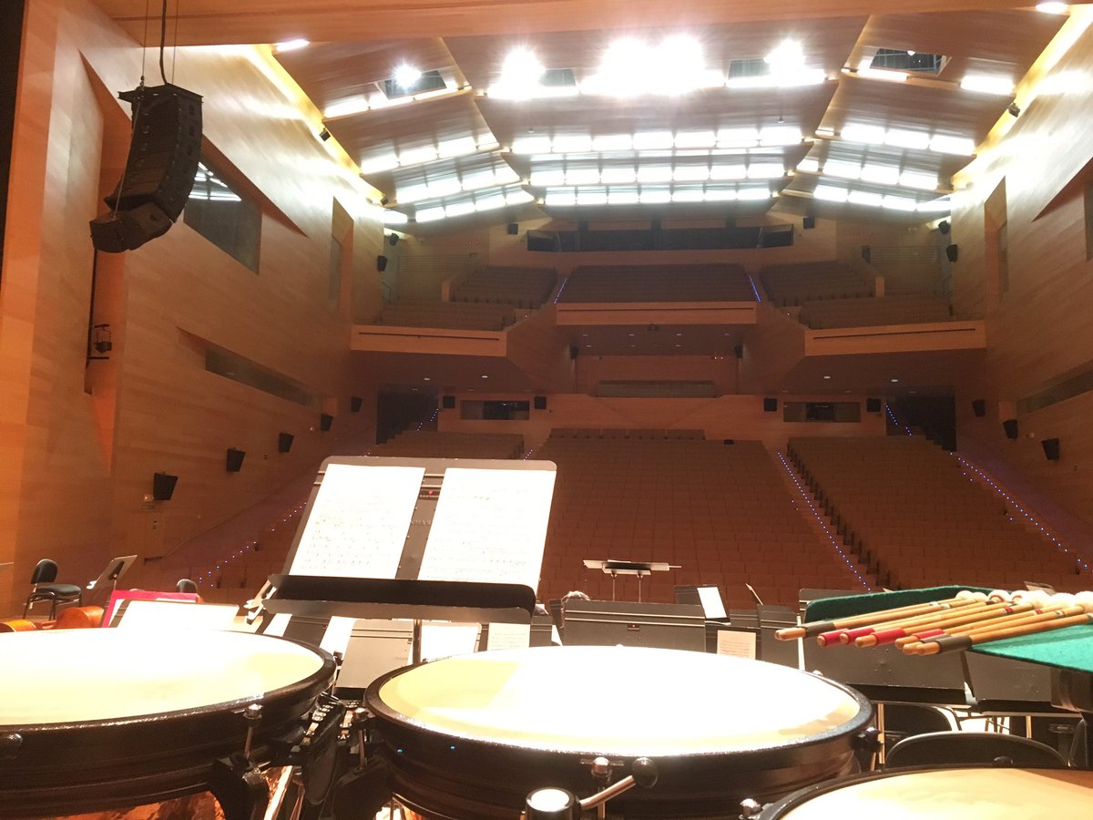 saxortega's tweet photo. Todo listo en @Riojaforum en 30' empezamos el concierto con la @SinfonicaR obertura 1812 y 5º sinfonía de Tchaikovsky!! A DISFRUTAR!!! https://t.co/8hgNR5NE32