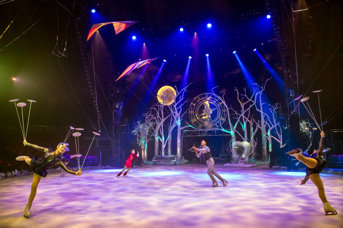 TEATROMADRID's tweet photo. PRIMERAS IMÁGENES de EL CIRCO DE HIELO en la Puerta del Ángel #Madrid https://t.co/bu2sxZ0SlI https://t.co/5iiGvuRnBf