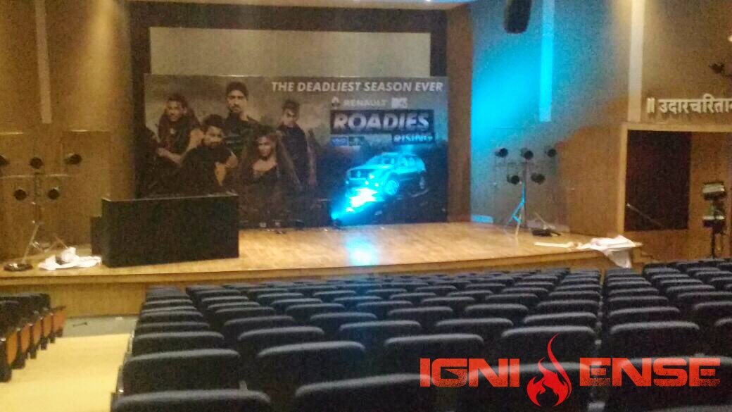 IgnisenseSIIB's tweet photo. #MTV #RoadiesRising #Ignisense'17 #HailIgni Stage all set to address the crowd 🤘🏻 https://t.co/68TzMsXPh5