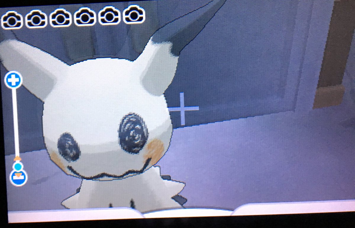 かしわぎしょうい Sur Twitter アイドルオタクの部屋みてぇだな とポケファインダーぐるぐるしとったら 真下にミミッキュおってびびった スーパーマサラ人のピカチュウの写真もあるw