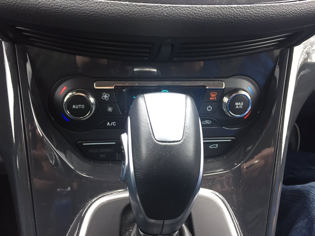 mrolson2's tweet photo. @Ford which idiot designed this console? Down for heat on the passenger side? #fordengineering https://t.co/WgUQt44EjZ