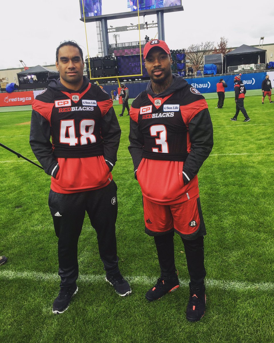 Miahkose45's tweet photo. "Got a hitta to the left of me" #GreyCup  @GoJuice3 https://t.co/YQe2fCBmYg