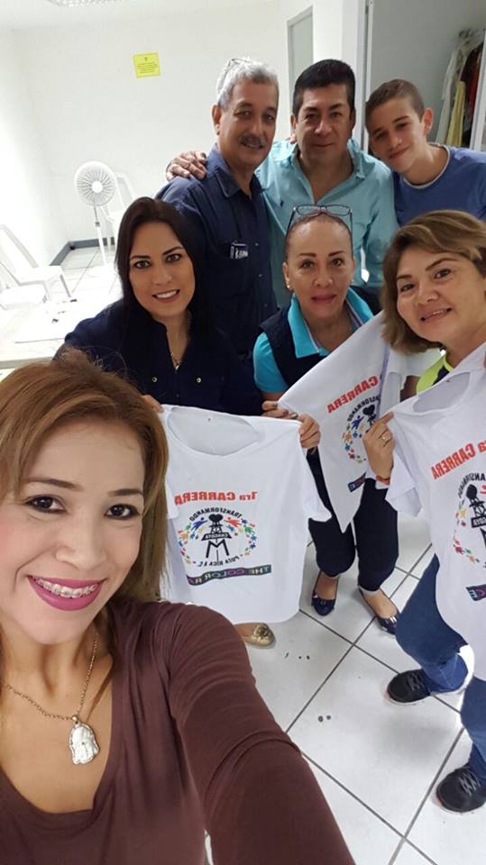 PRTransformando's tweet photo. Con pasión y servicio estamos preparando tus kits para #TheColorRace. ¡Si aun no te inscribes aun puedes hacerlo! https://t.co/CiOYG7tlQ5