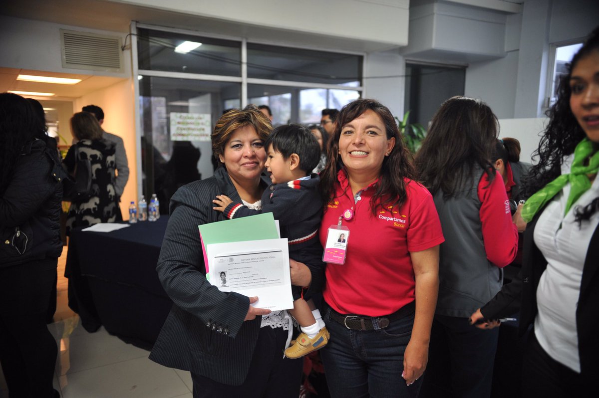 INEAmx's tweet photo. Entrega #INEACdmx 71 certificados de primaria y secundaria a microempresarios de las instituciones #CrecerMéxico y @CompartamosBanc.📜 https://t.co/j77rJ9hC8n