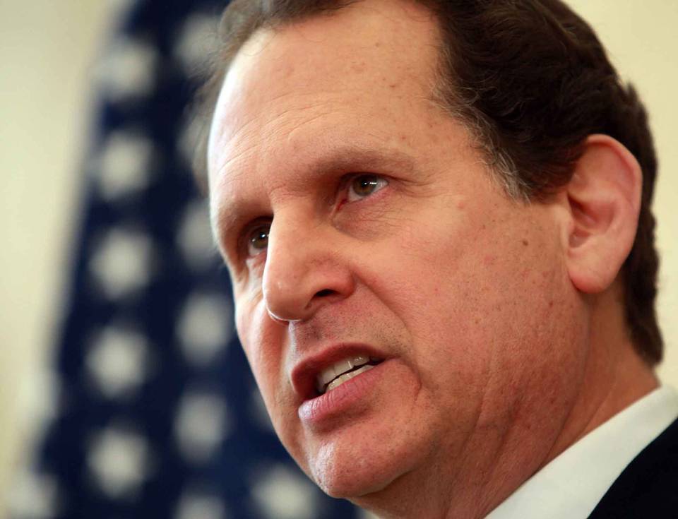 Lincoln Diaz-Balart reacts to death of Fidel Castro fw.to/iJ01qPS?utm_me… https://t.co/LDNKHATZwF