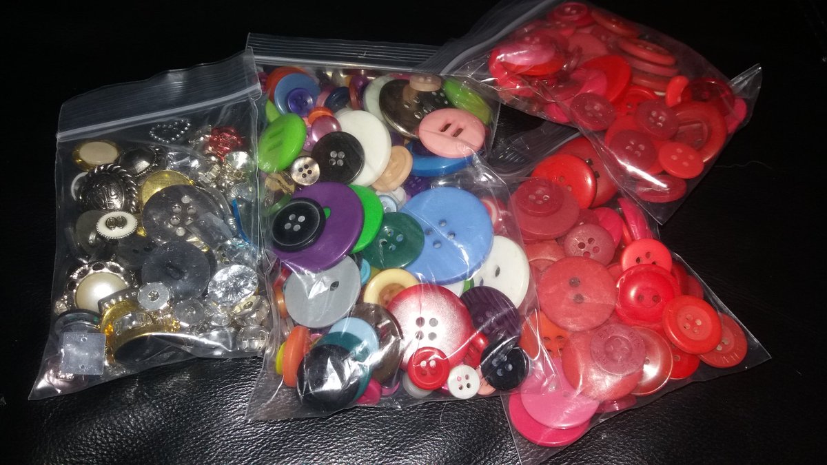 natti_gd's tweet photo. Christmas has come early....present to myself 😍 #buttons  #excitingnewproject  #buttonart #Wrexham https://t.co/UtMjD386KT