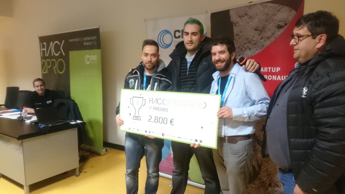 CICactualidad's tweet photo. Y por último... Los ganadores del primer premio son... Timo js enhorabuenaa chicos, todo esfuerzo tiene su recompensa 👏🎖#hack2pro #hackathon https://t.co/is27DV8KMZ