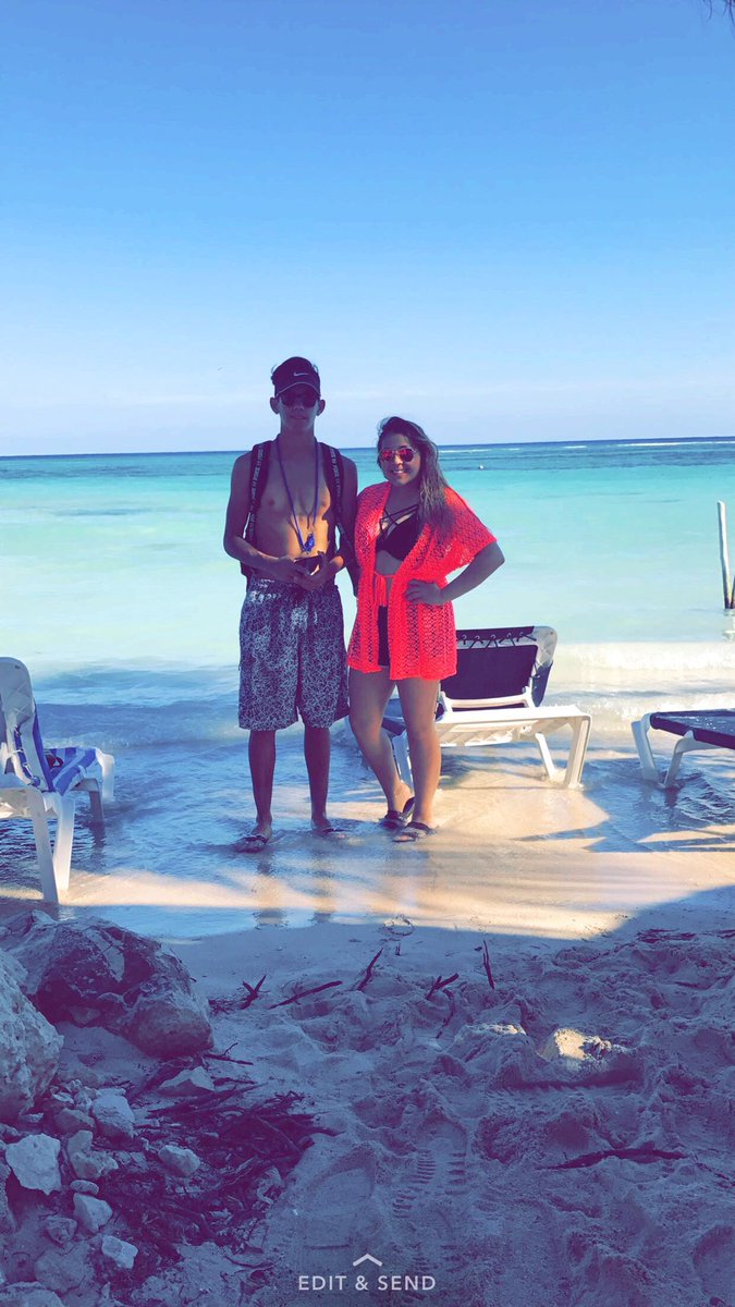 _jessportillo's tweet photo. great way to spend my thanksgiving break #2016vaca โ๏ธ๐ณ https://t.co/LPIF7VyAI0