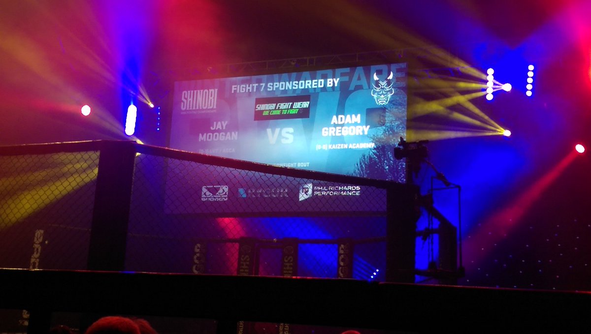 kaizenlancaster's tweet photo. Intermission before Adam Gregory makes his way to the cage https://t.co/RkZmxgGjNx