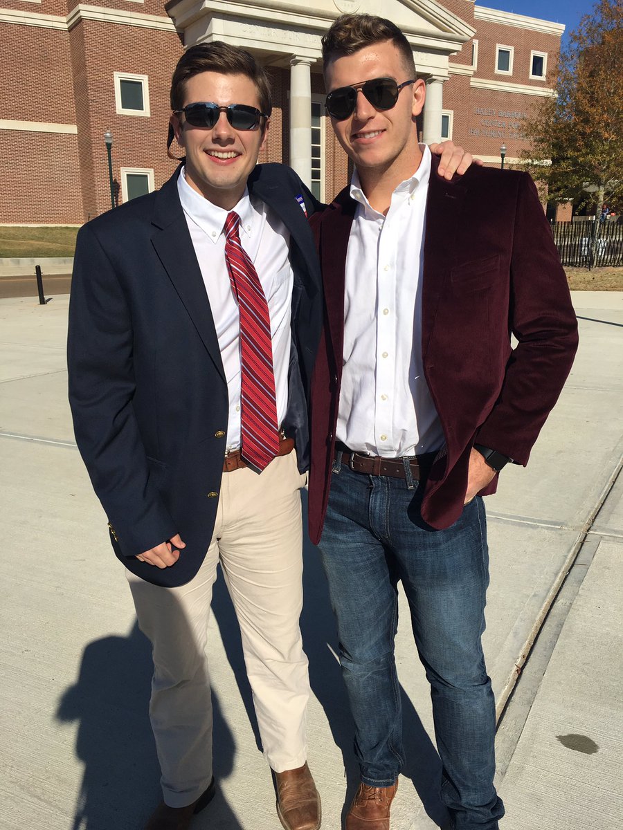 blakelylollar's tweet photo. #bros #Rebs #ashtonisconfused @Chauncey38_40 @AshtonWedel25 https://t.co/QNnN0ydstk
