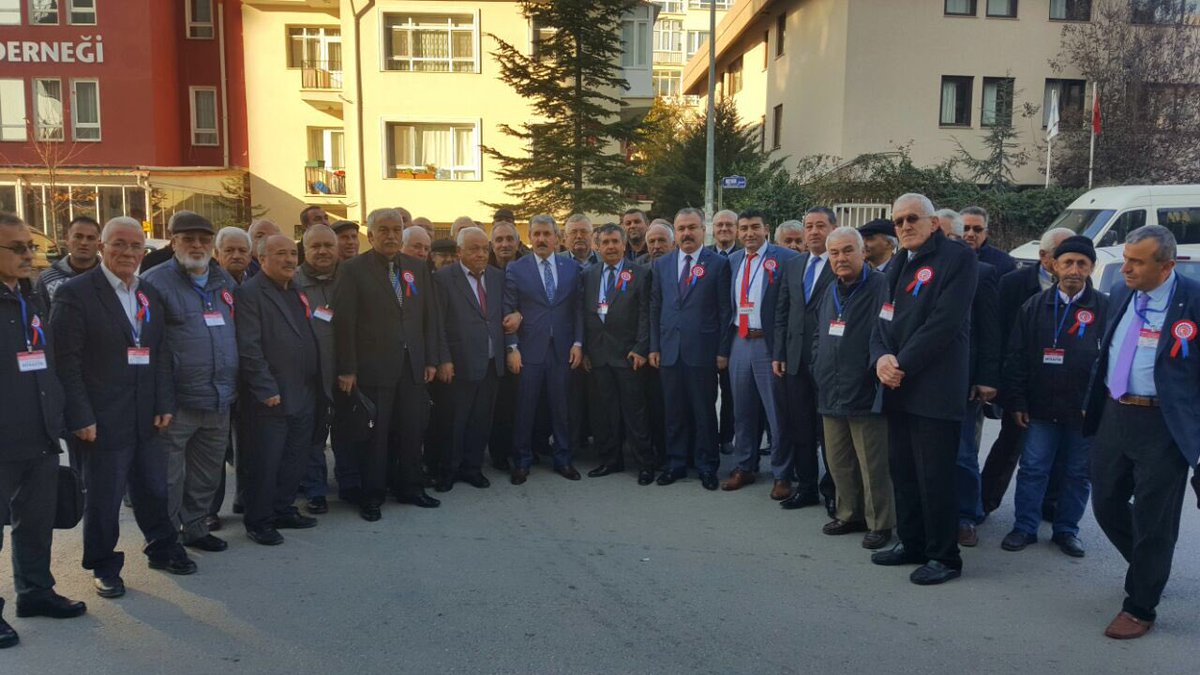 Mustafa_Destici's tweet photo. EMEKDER Genel Kurulunda Emeklilerimiz'le birlikte olduk.Emeklilerimizin tüm talepleri makul ve haklı.Ve mutlaka karşılanmalıdır. https://t.co/HbdCwpvcnF