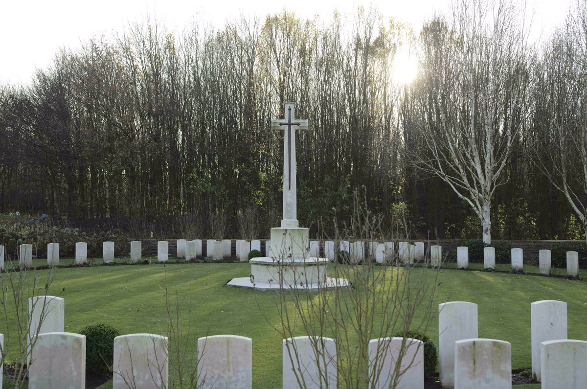 CWGC's tweet photo. RT @PascalHeyman: Nice late autumn weather and colours @CWGC military cemeteries around The Bluff south of #Ypres https://t.co/mfgMXrtv8P