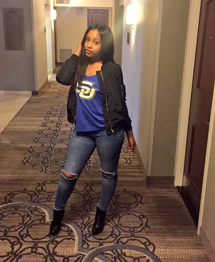 __glennyyy's tweet image. let's get this win boys!!! 💛💙 #BC2016