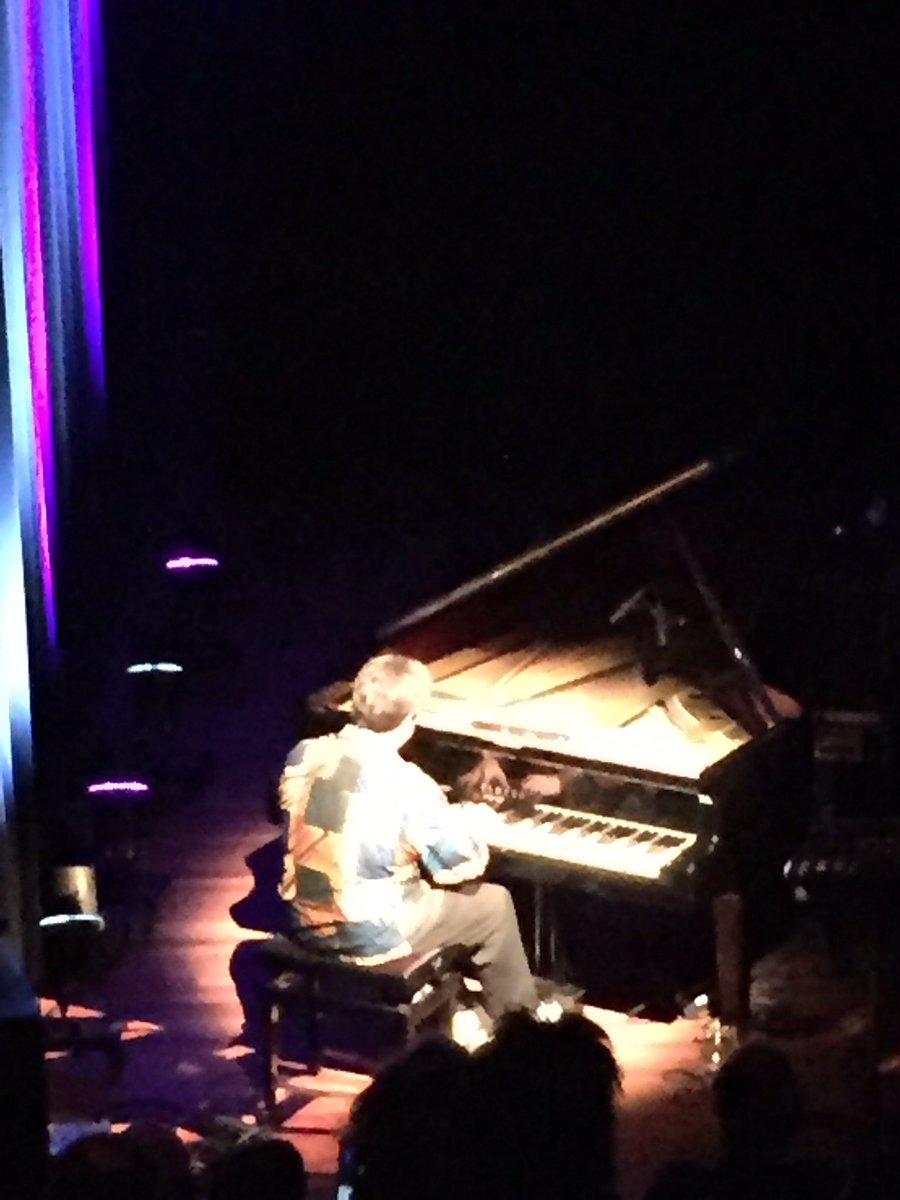 In Nijmegen is <a href="/NachtvandeJazz/">Nacht van de Jazz</a> energiek van start gegaan <a href="/LUX_Nijmegen/">LUX Nijmegen</a> met soloconcert van maestro @michielbraam Zometeen <a href="/SunRaUniverse/">Sun Ra Arkestra</a>