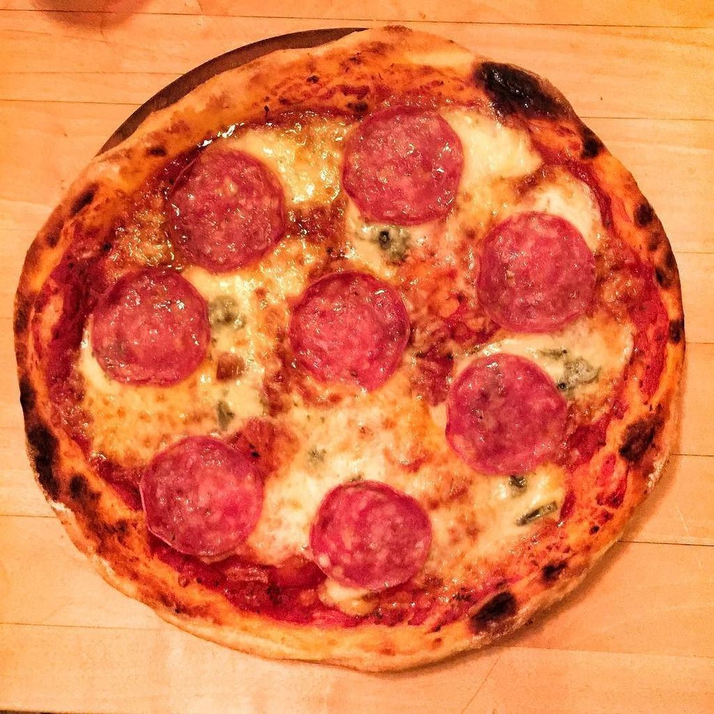 kuechenjunge's tweet photo. Das Beste nach einem Tag an der frischen Luft! Pizza Salami & Gorgonzola #soulfood #pizza #italy #foodporn #selfmad… https://t.co/mXzWqu4Tpi