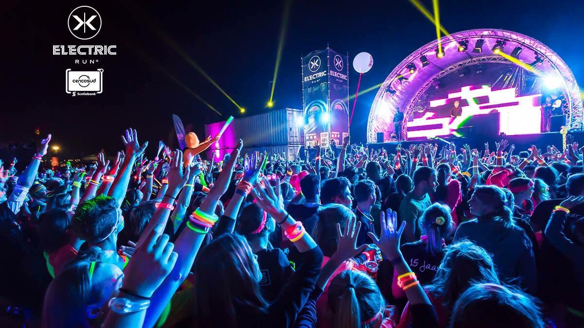ElectricRunCL's tweet photo. ¡Solo quedan un par de horas para vivir un momento increíble! Los esperamos desde las 19:30 horas en #ElectricRun #CiudadEmpresarial ⚡️😎 https://t.co/vVW23rCphG