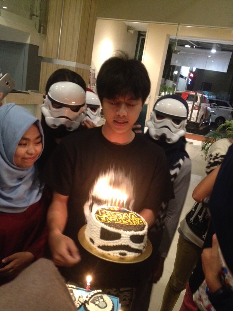 ayuni95's tweet photo. Selamat ulang tahun kak, semoga selalu bahagia.. Aamiin 🎂🎉😘 @bismakarisma 
#BISMAsih26th https://t.co/cqjixcyXH3