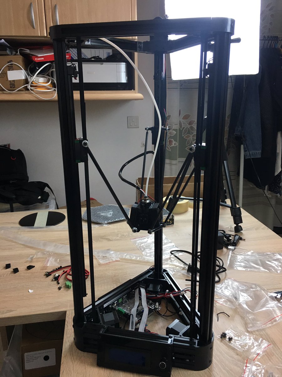 3DMakerNoob's tweet photo. This thing is quite sexy 😬 I think I'll name this one Bruce, the dark knight ;) #3Dprinting #delta3D https://t.co/gmPSmPuByT