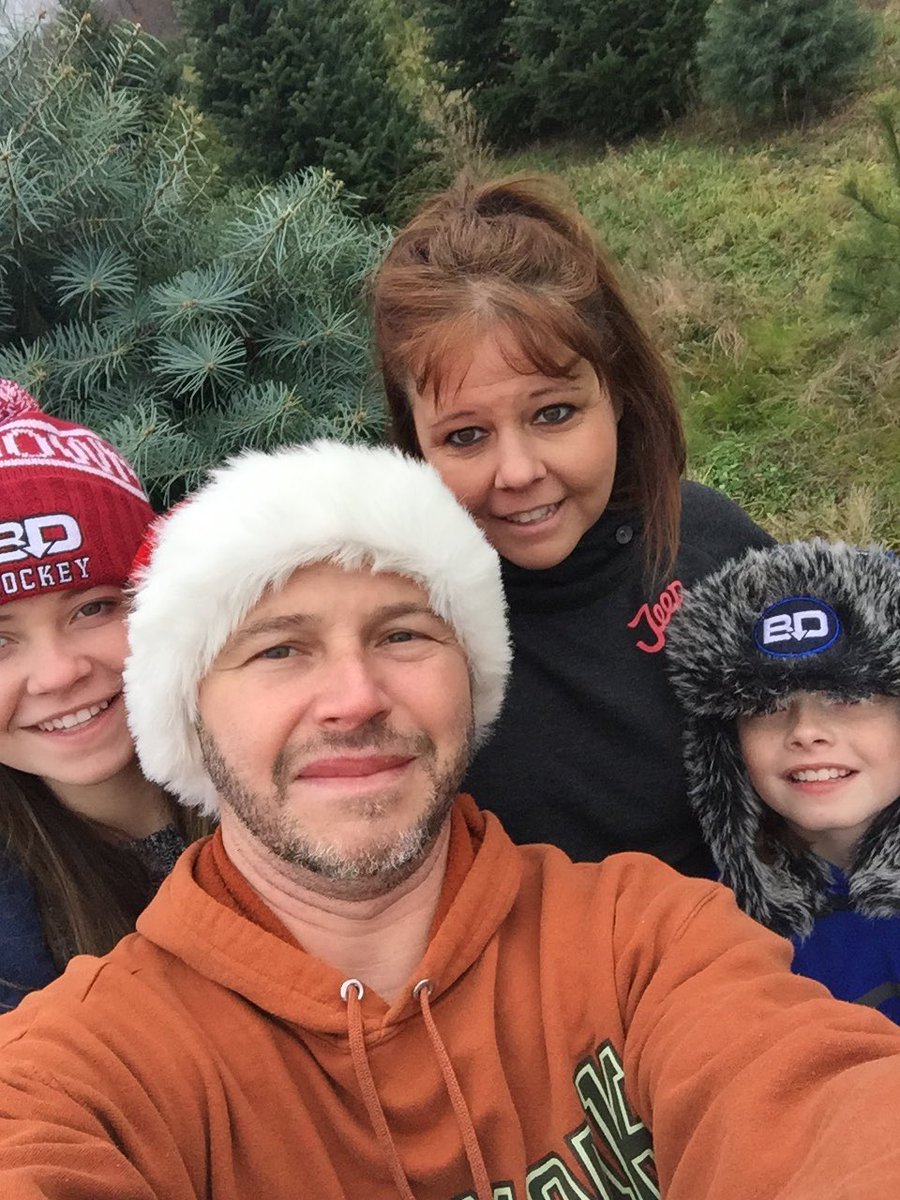 Himes412's tweet photo. Fun day getting the #Christmas Tree at #Allisons #TreeFarm outside #Aliquippa in Raccoon Township! @BardownHockey ๐๐๐ป @himes_ky02 https://t.co/mR1TAnr3RE
