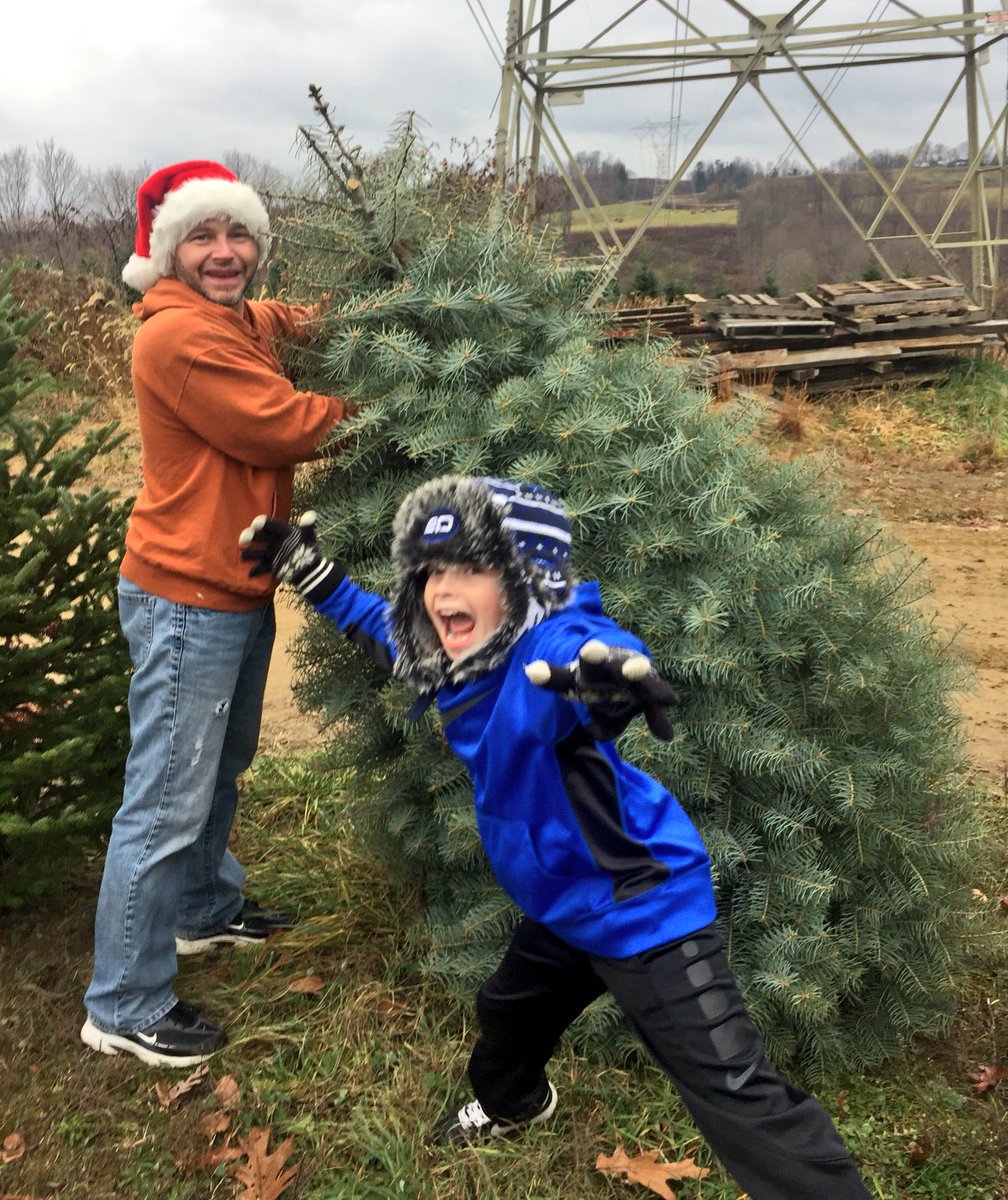 Himes412's tweet photo. Fun day getting the #Christmas Tree at #Allisons #TreeFarm outside #Aliquippa in Raccoon Township! @BardownHockey ๐๐๐ป @himes_ky02 https://t.co/mR1TAnr3RE