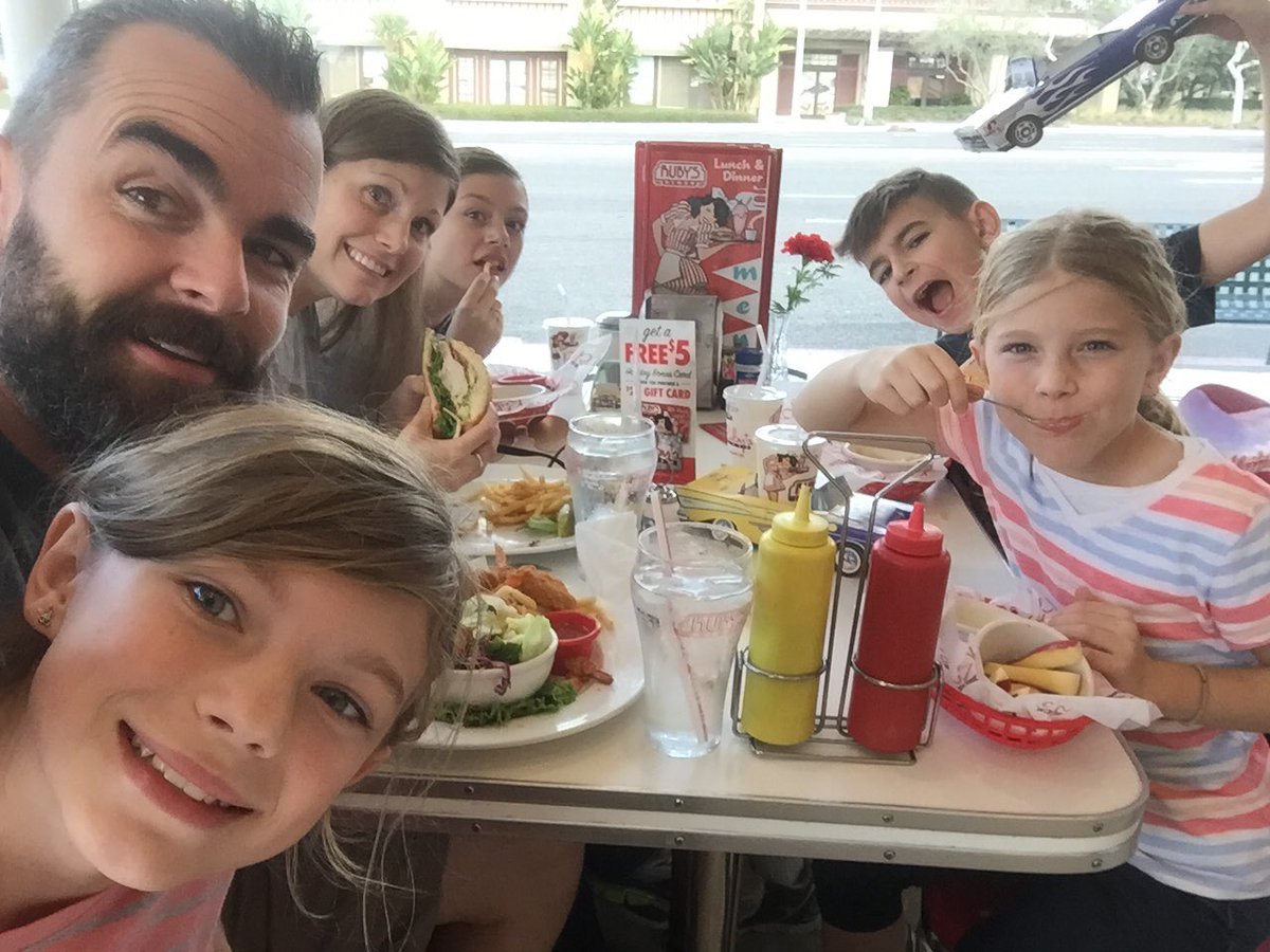 ourspasticfam's tweet photo. Found a little diner called Ruby's by the beach!! Great food!!! #rubyscafe #livingthedream #ourspasticfamily https://t.co/7X4ZRFRCEk