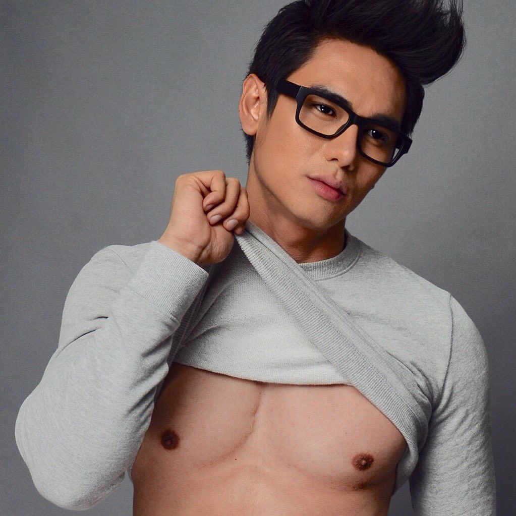 hashtag_Iuke07's tweet photo. S P E C S
Shot by: Raymond Cauilan
Grooming by: Miko Dacanay https://t.co/kVuXBpRzo2