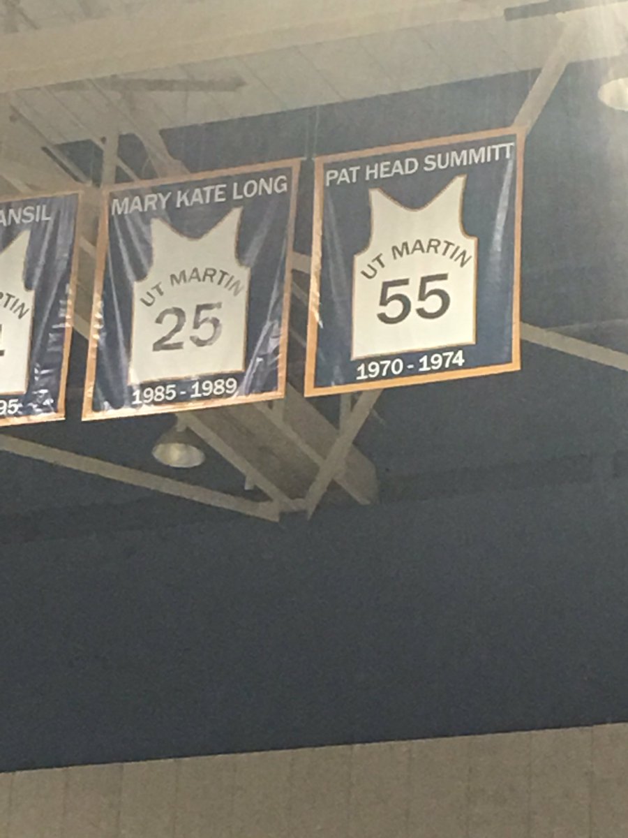 CAROLYNPECK's tweet photo. Honored to be with our @VandyWBB team in the House where Pat Summit played. #FIERCECOURAGE #Teamfirst #AnchorDown https://t.co/lukihsVWYl