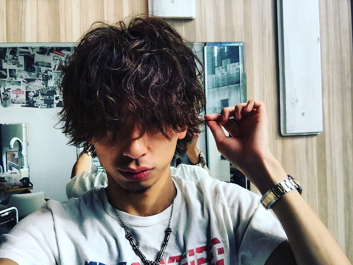 雨宮 雄三 Oceantokyo Over代表 今日はオーシャントリコナチュラルとオイルでツヤセット グロッシーなウザバングマッシュ 原宿店のまゆが同じスタイリングのやり方してました もう髪長すぎだから切ります