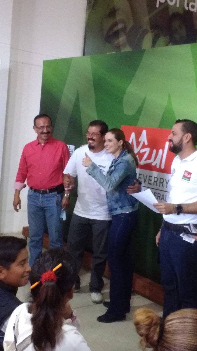 manuelnietoh's tweet photo. @EPN Evento de entrega de Lentes Casa de Gestión Diputada @Azuletcheverry #SumandoEzfuersos @PRINACIONAL @EnriqueOchoaR @CarolinaMonroy_ https://t.co/cWHE1rK3Va