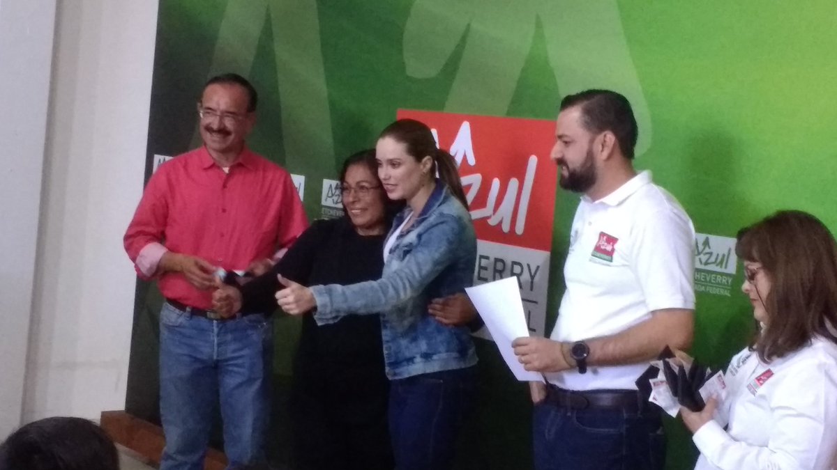 manuelnietoh's tweet photo. @EPN Evento de entrega de Lentes Casa de Gestión Diputada @Azuletcheverry #SumandoEzfuersos @PRINACIONAL @EnriqueOchoaR @CarolinaMonroy_ https://t.co/cWHE1rK3Va
