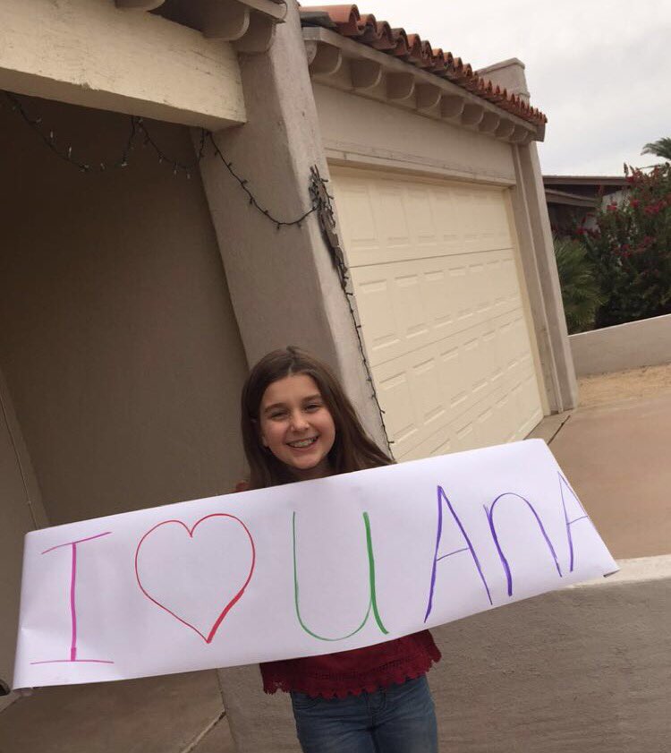 anaesparzac's tweet photo. I don't think anyone in this world loves me as much as this little human does @karson_sinur I love you to pieces😭😍😍 https://t.co/vcKx1pwBCe