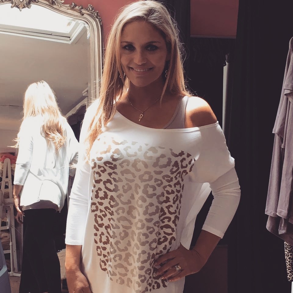 kenitabo's tweet photo. Gracias Vohemia, parque El Secreto... la dehesa... por la linda ropa que me regalaron! besos https://t.co/7H1iVKDwHU