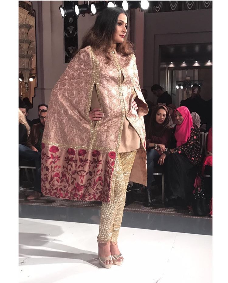 StyleOnSet's tweet photo. Stunning cape by the talented @aghanoorofficial #PFW10 #styleonset https://t.co/L8aYAjxWl5