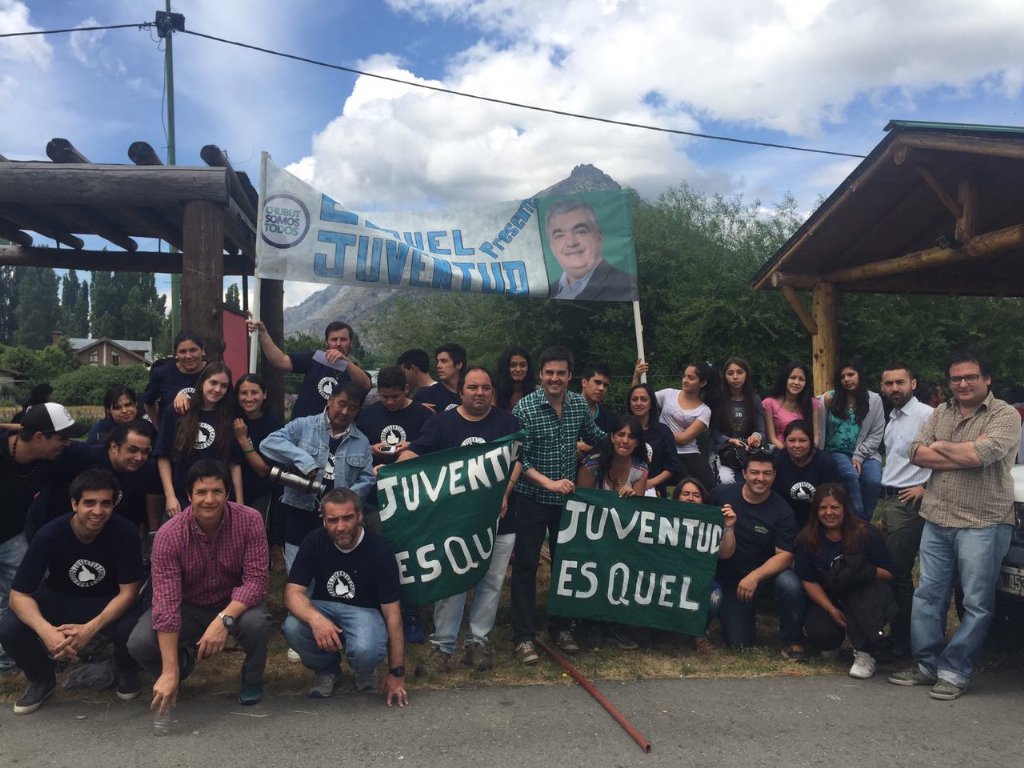 AgrpLealtadCHST's tweet photo. #EsquelPresente la juventud de #ChubutSomosTodosEsquel estuvo presente en el encuentro de jóvenes. ✌✌✌ https://t.co/1FgpMQcx1f