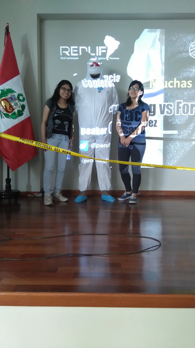 jslimachi's tweet photo. @peruhacking jajaj heee gracias es todo un honor me quedo con la foto del recuerdo https://t.co/7hCaMTvW6L