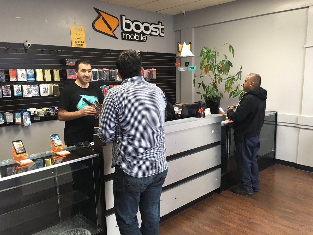 marissa_spg's tweet photo. Rain can't stop us from getting people into the store! #LongBeach #UnHookD #WhereYouAt? @meda_jessica @prailpcs @kkwestisbest https://t.co/kjnnEcmpY2