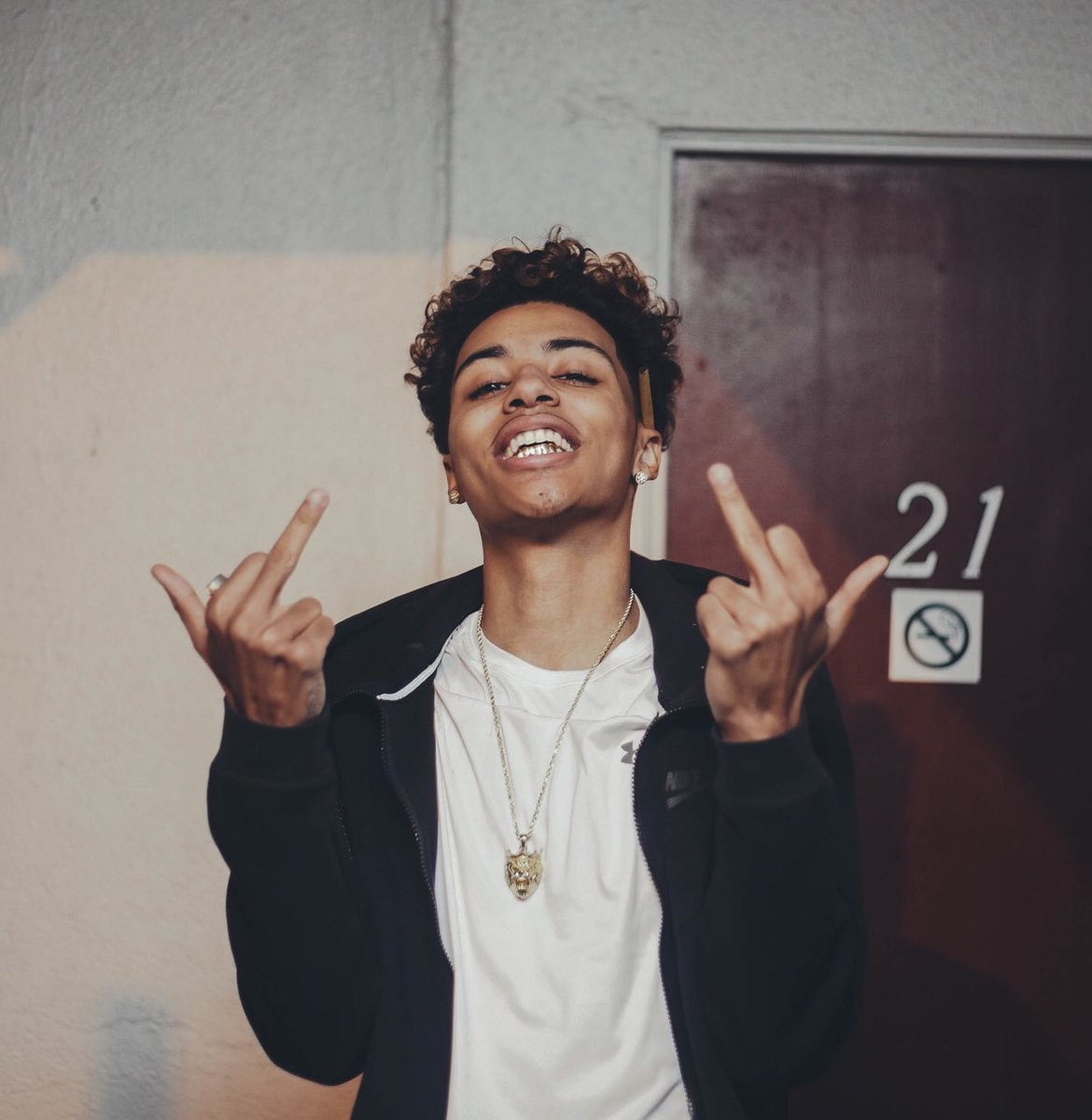 iamlucascoly's tweet photo. When u just don't give a fuck https://t.co/cjCsICbEKl