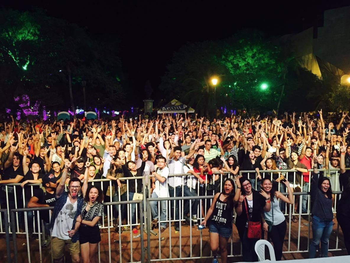 ElManDelBozo's tweet photo. Encuentren a #MUM2016 "rockeando".
JAJAJAAJJAJAJ #FestivalDistritalDeRock https://t.co/JqenkAsDYm