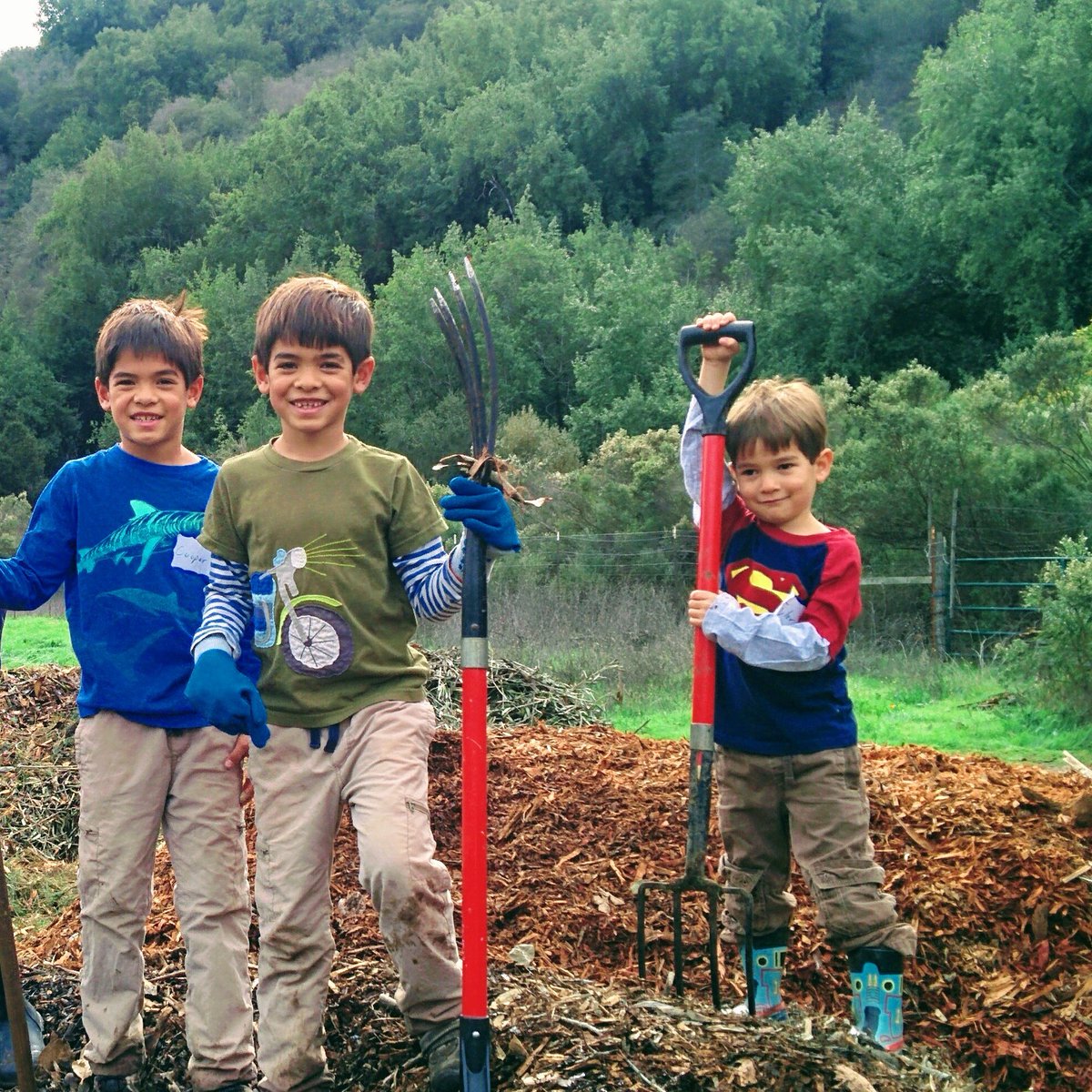 jtebbitt's tweet photo. @HiddenVilla thank you for a wonderful day of #OptOutside #movingmulch https://t.co/dokG96Al3G