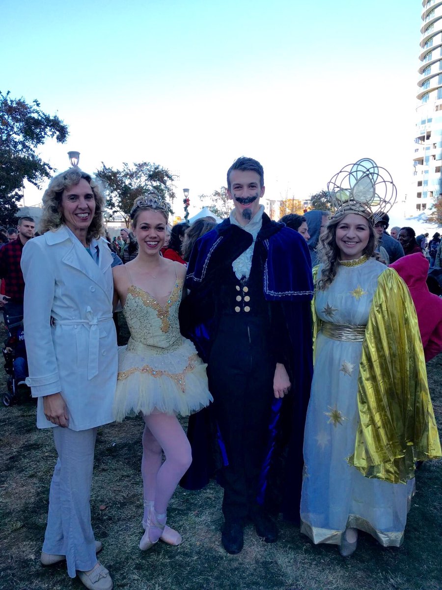 CLTballet's tweet photo. Awesome time celebrating the opening of @CLTChristmas with @CLTMayor! https://t.co/YcdSzvInsA