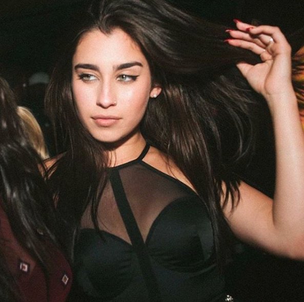 TuMedio's tweet photo. Ella es Lauren Jauregui (@LaurenJauregui)!. Compartimos con ustedes solo 5 de sus muchas cualidades de belleza --> https://t.co/ERpXECysKw https://t.co/bdYkecmnNt