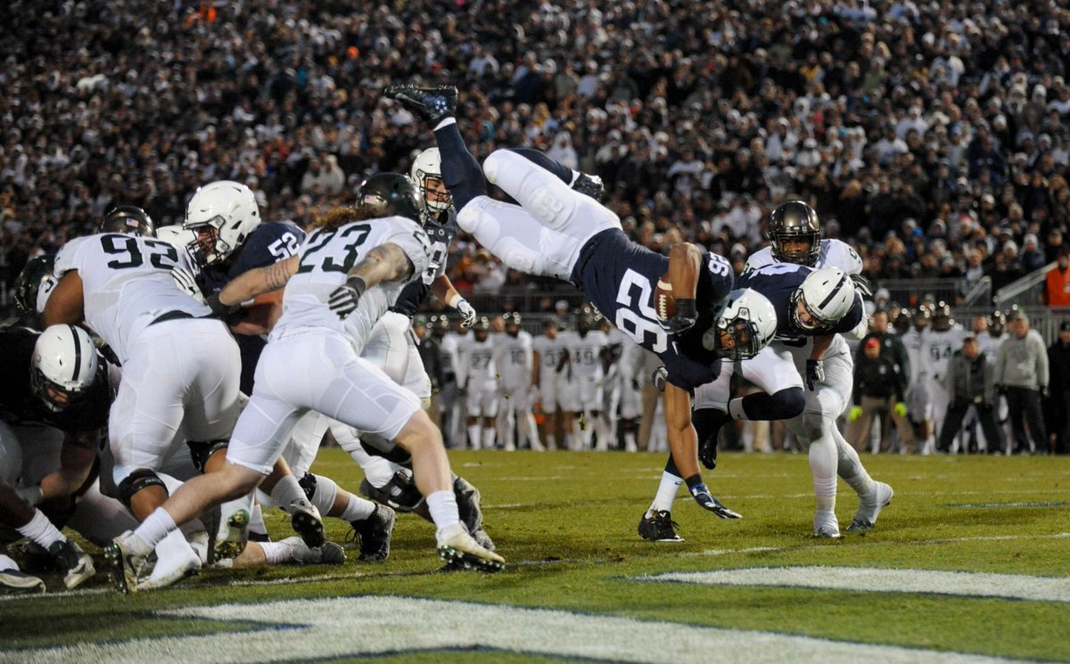 DailyCollegian's tweet photo. Gravity. Defying. (Georgi DeCarmine &amp; @BriBasile | TDC) https://t.co/QNQWG5pUbO