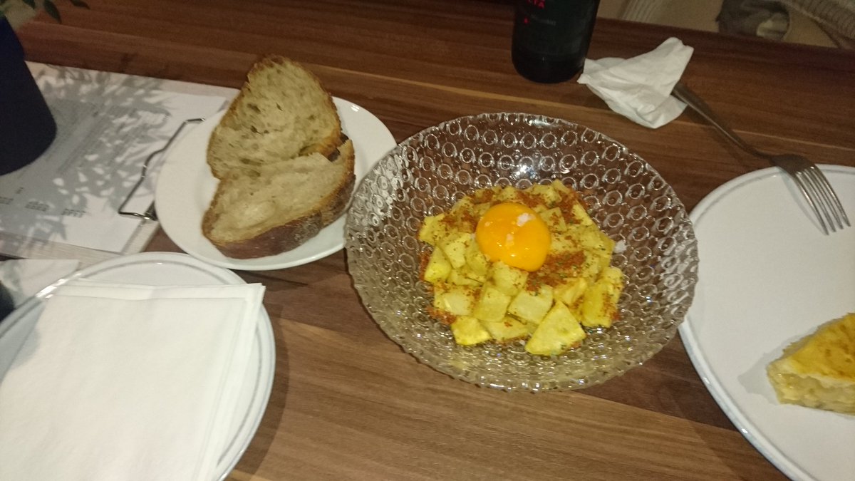 ejeda92's tweet photo. En #laatrevida de @OscarSantceloni con grandes platos y muy buen ambiente. Una gran cocina con @marcoscocina92 https://t.co/k1TTc4ymnb