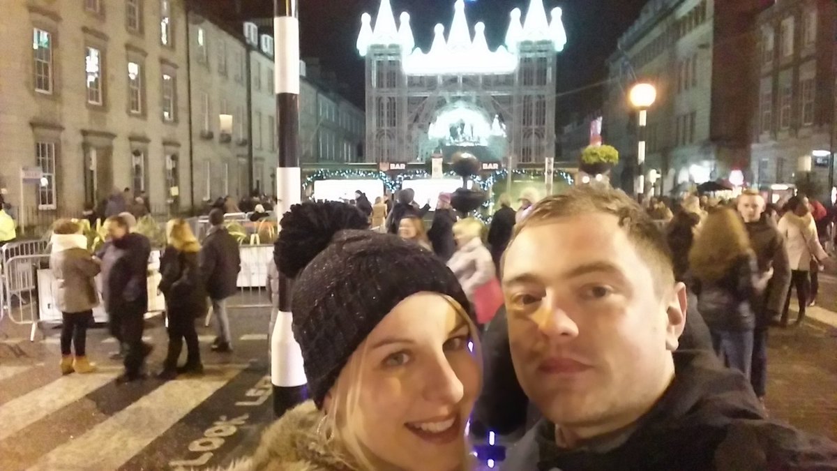 _Greg24's tweet photo. Date night last night night with the Mrs at the Street of light🎄🎅 #EdXmasSOL https://t.co/ov0m98Xkcg