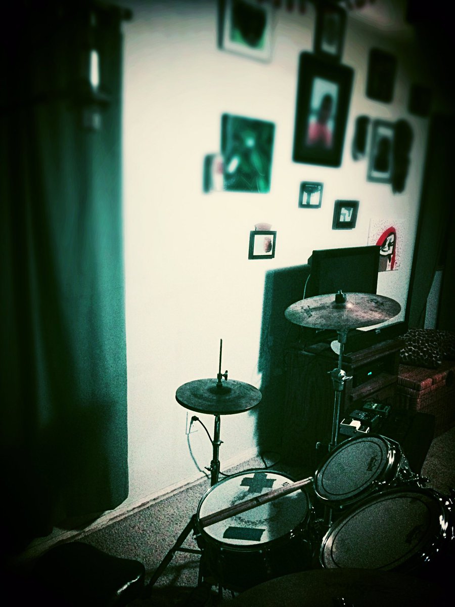 Mod_Vealer's tweet photo. Jeff's station #drums #TAMA #compressormic #rawdrums #fuzzrock #stonerrock #drummers #rocknroll #whittier #modvealer https://t.co/41JzJBL9fN