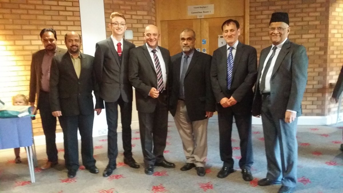 sirKaleem's tweet photo. @Munawar_Mughal1 it was nice meeting your friends @Alexand1346 at #Interfait #PeaceSymposium #Cardiff by @AMA_Cardiff https://t.co/ZNubUwtVcT