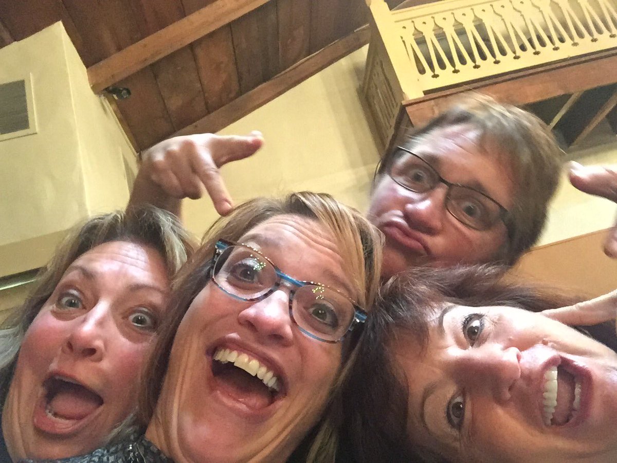 HoslerMaddie's tweet photo. When a bunch of mennonites find a phone... https://t.co/ocHgN6vhed